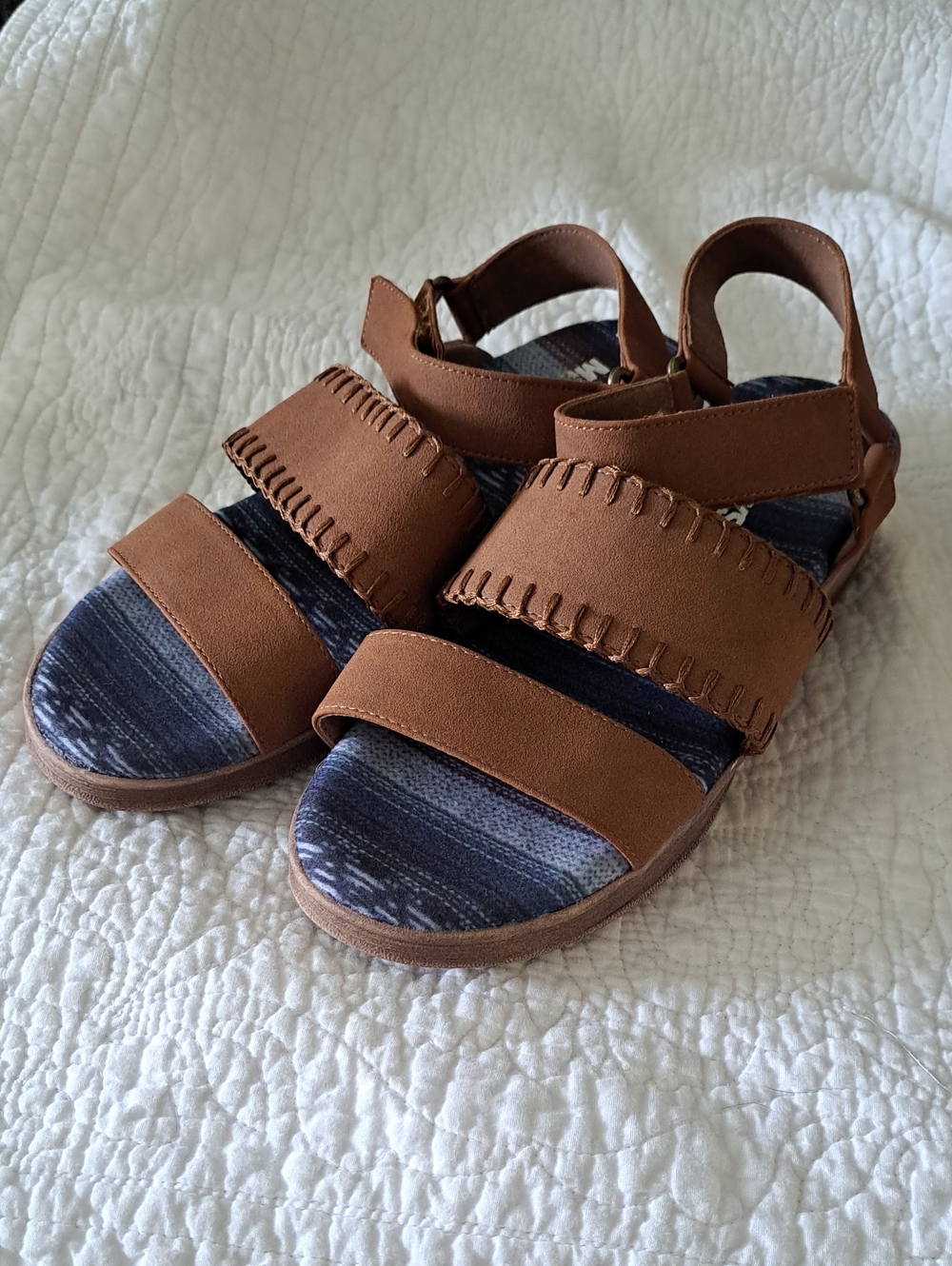 MUK LUKS Women's City Soul Sandals Size 9 Cognac Excellent Condition!